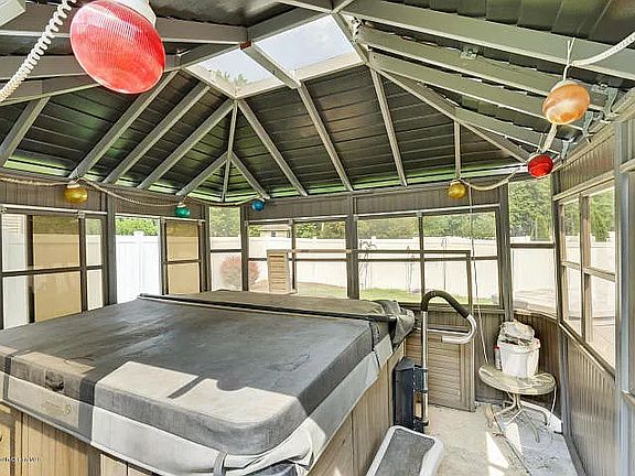 5 Person Hot tub