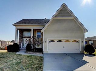 4409 SW Flintrock Dr, Lees Summit, MO 64082