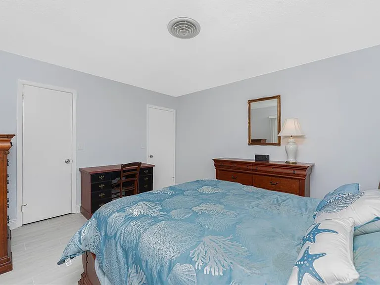 1720 Florence Ave — Photo 26