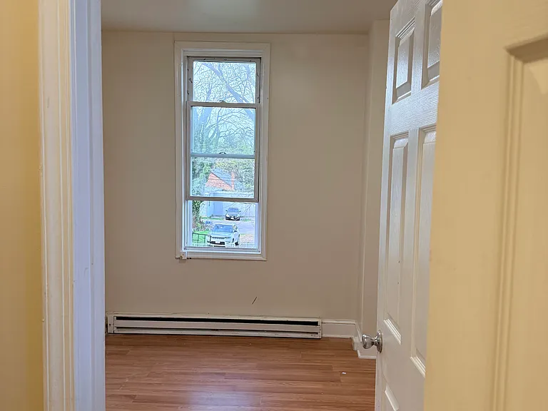 136 E Franklin St — Photo 8
