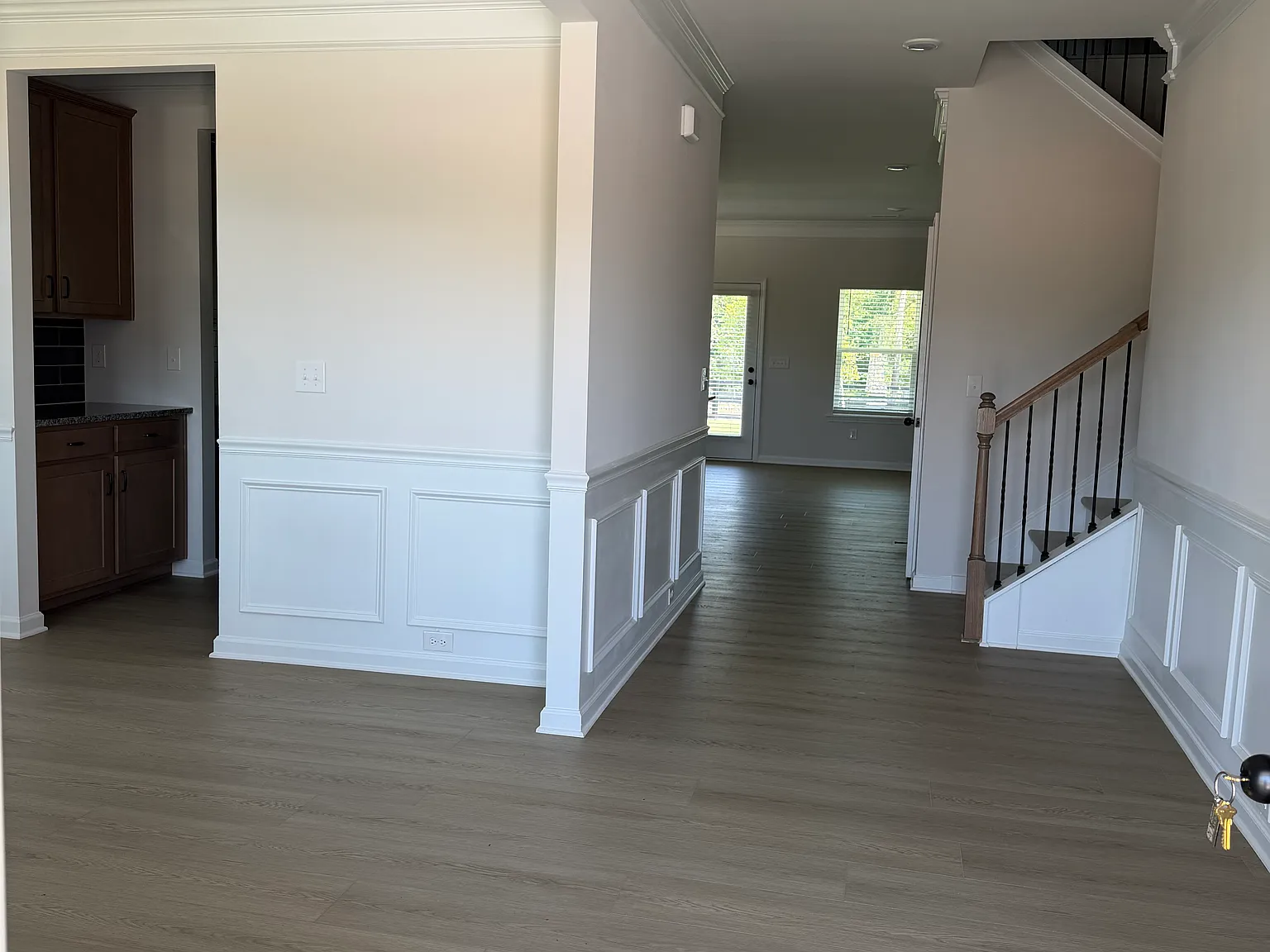 5 bed, 3100 sqft, $3,150 — Photo 3