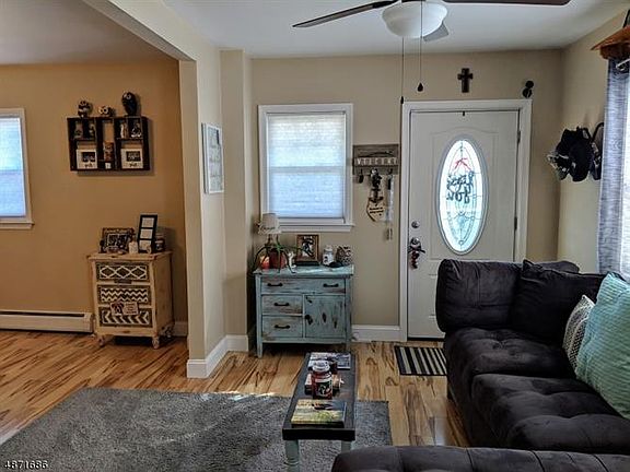 4th image of 1317 East Blvd