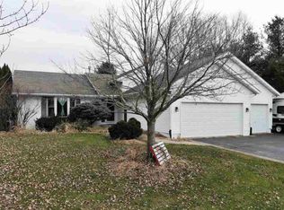 5292 E Hubbard Trl, Byron, IL 61010