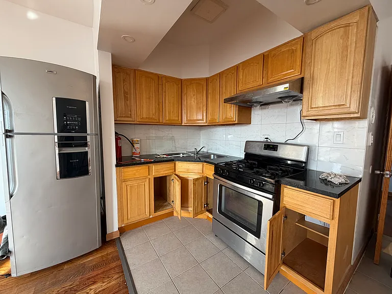 2857 W 20th St #2 — Photo 7