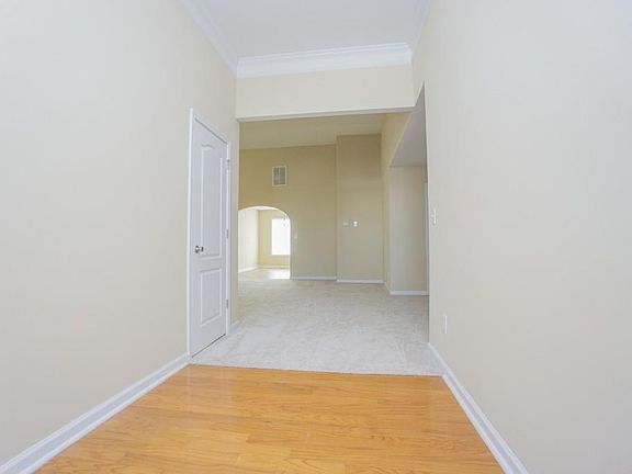 4th image of 795 Kaitlyn Dr