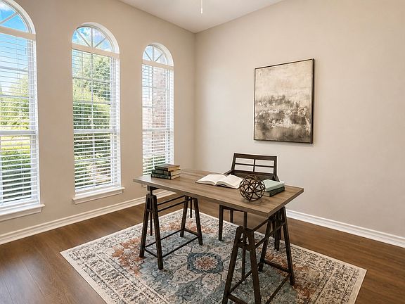 4th image of 4692 Parnell Ln