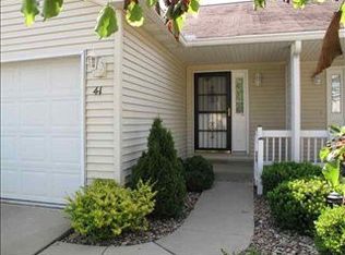 41 Oak Park Rd, Bloomington, IL 61701