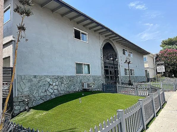9919 De Soto Ave APT 22