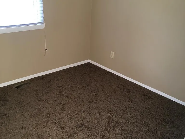 332 S Hickory Pl — Photo 4