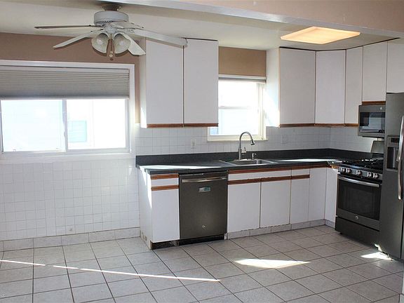 5th image of 28019 Larchmont St