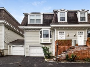 172 Field Point Rd APT 5, Greenwich, CT 06830