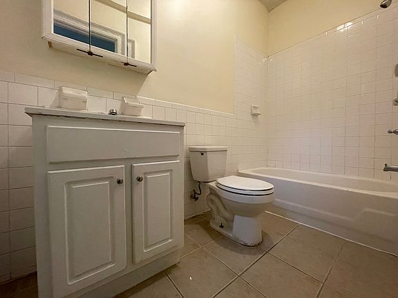 4th image of 321 Fairmount Ave #16E