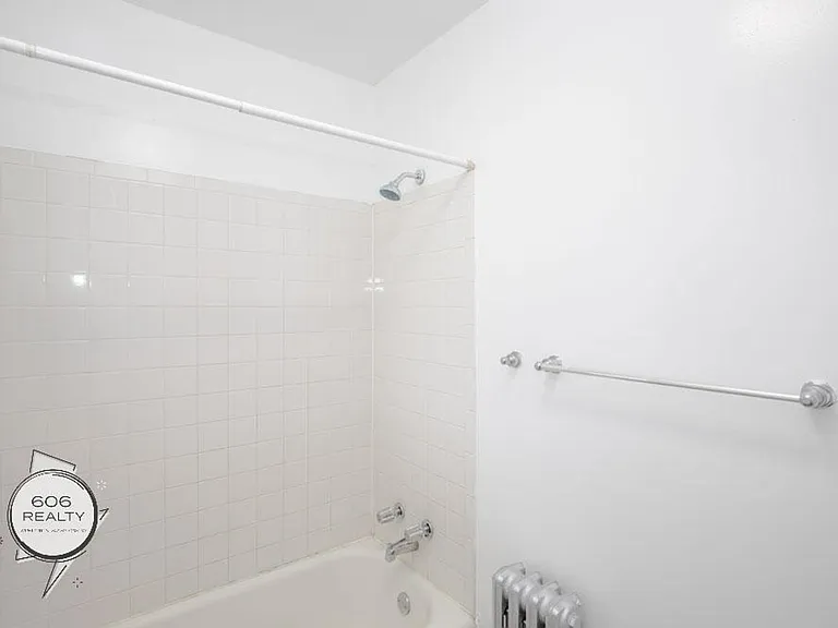 Bright and Sunny Cicero apartments! — Photo 13
