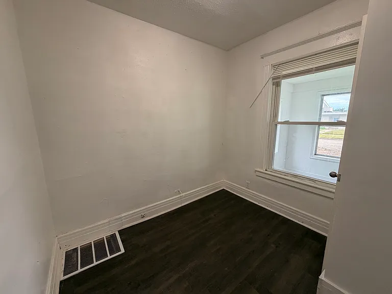 1821 Ridgewood Ave — Photo 15