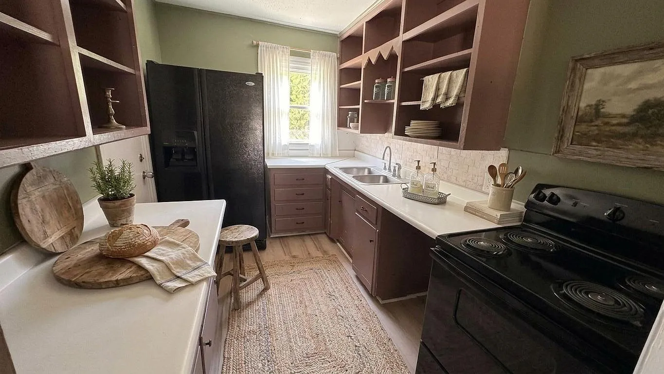 3 bed, 1.0 bath, 1125 sqft, $1,150 — Photo 1