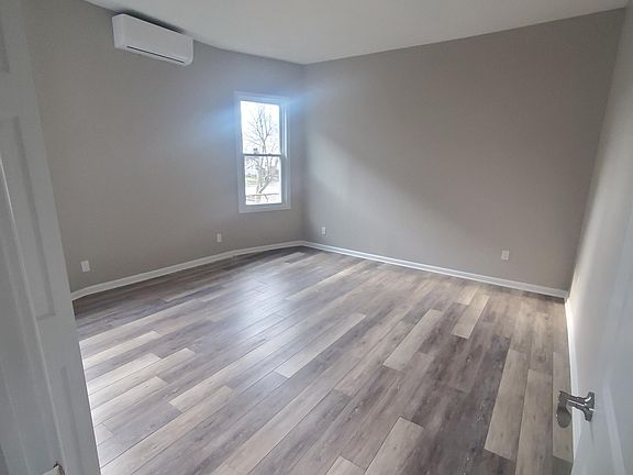 2nd image of 346 Hawthorne Ave #1