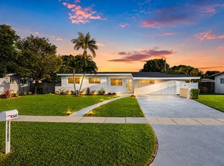 345 Pinehurst Rd, Palm Springs, FL 33461