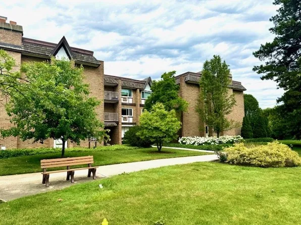 340 Claymoor APT 3D, Hinsdale, IL 60521