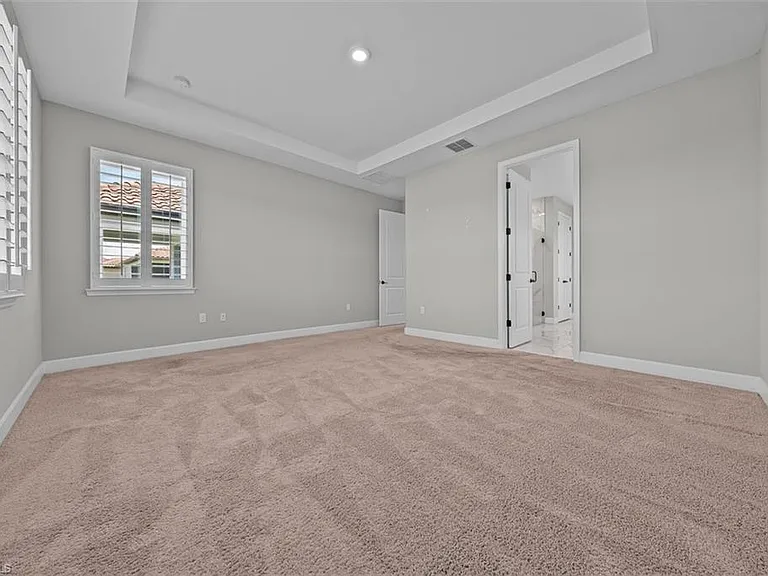2038 Grove Dr — Photo 17