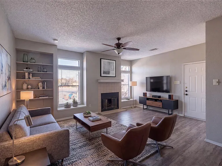 5305 Indio Cv #B — Photo 1