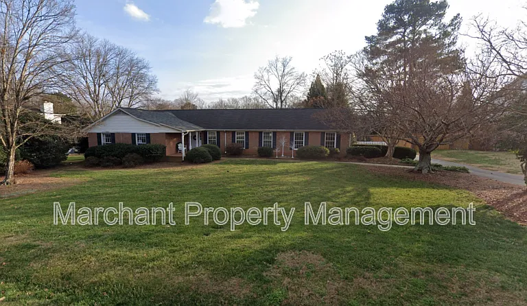 512 Devenger Rd — Photo 1