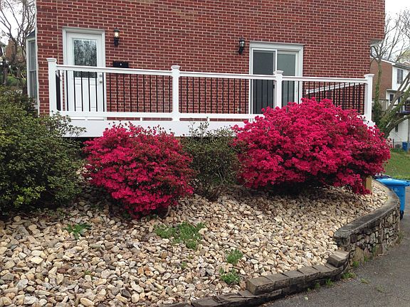 21' x 8' composite deck.