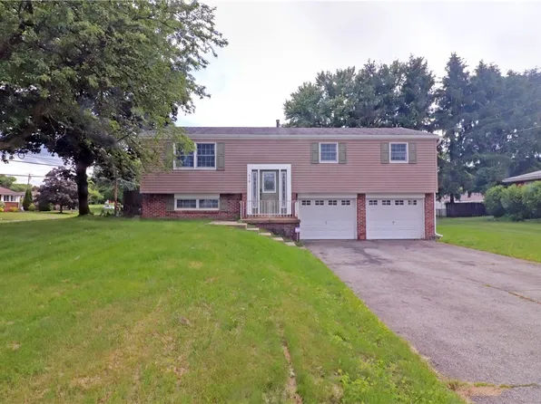 418 Newport Dr, Greensburg, PA 15601
