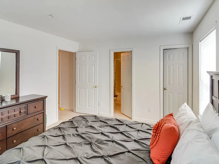 Creekpointe Apartments — Photo 8