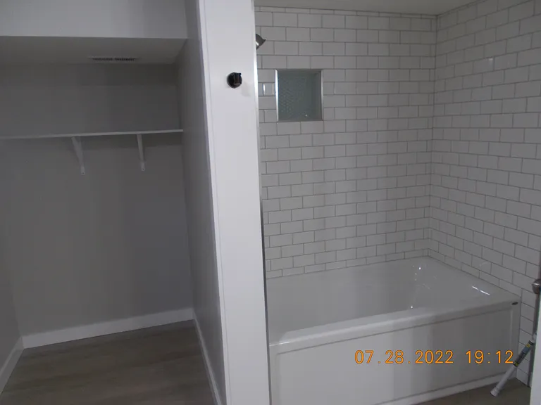 204 E 1st St #204 — Photo 9