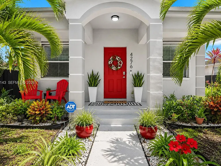 4276 SW 56th Ave — Photo 1