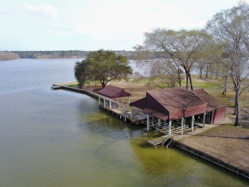 1st image of 15 Shady Oaks Dr