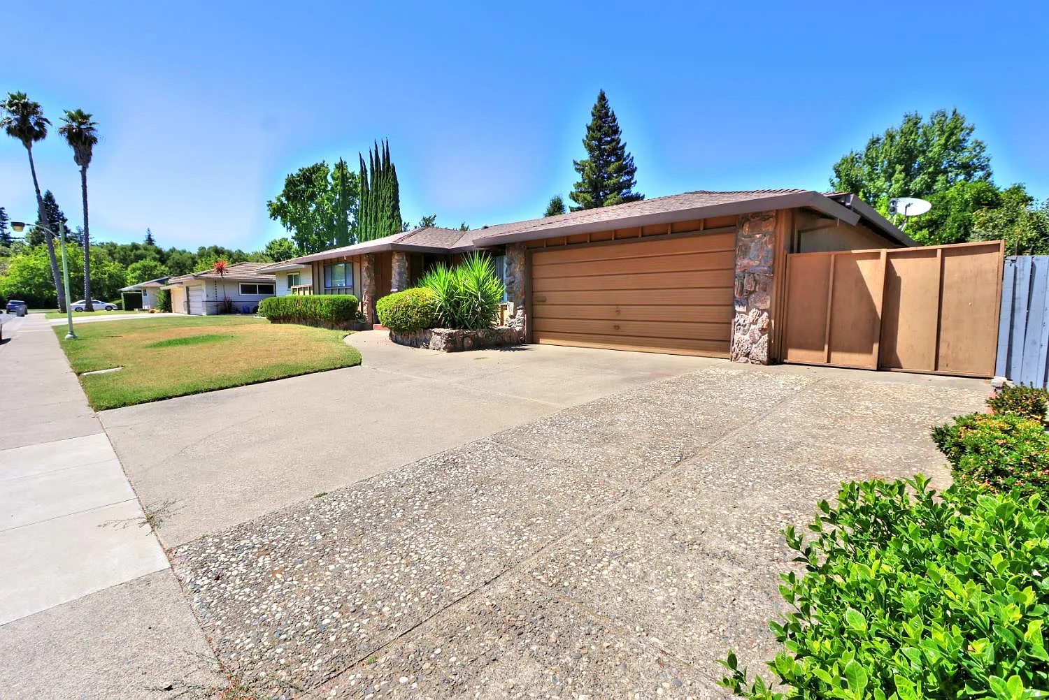 945 Trestle Glen Way photo 1
