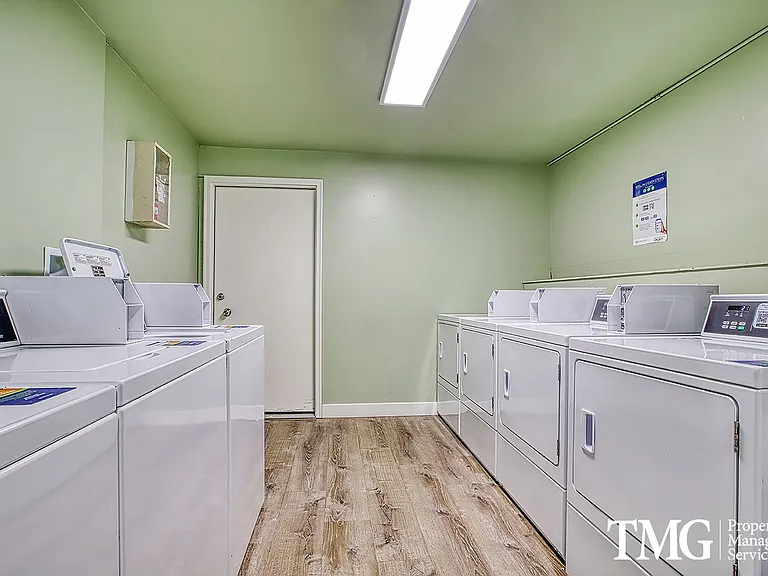 Jackson Court Apartments — Photo 13