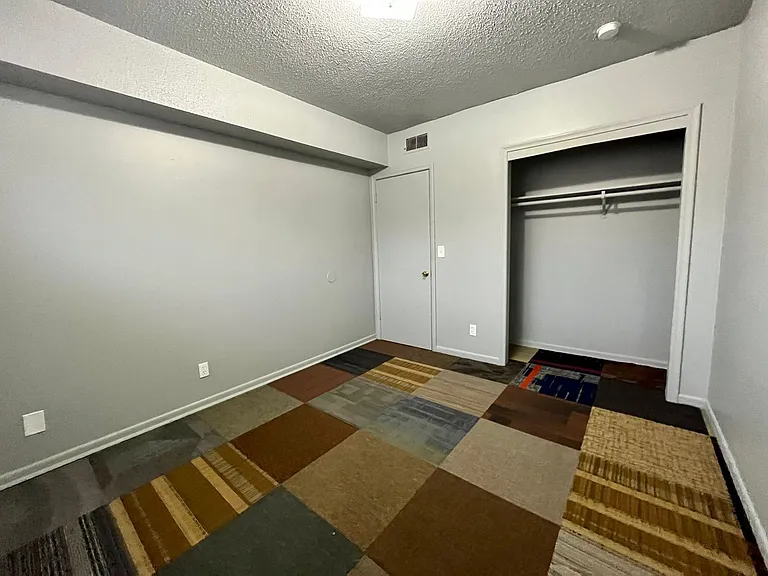 4760 Lafayette Ave — Photo 4