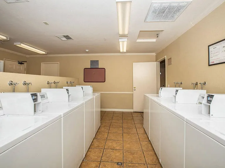 Desert Heights Apartment Homes — Photo 21
