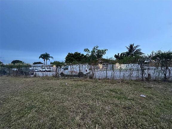 3rd image of 11888 SW 220th St
