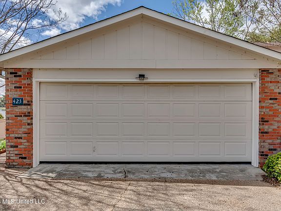 4th image of 423 Lakebend Pl