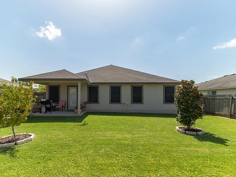 413 Quail Hollow Dr — Photo 9