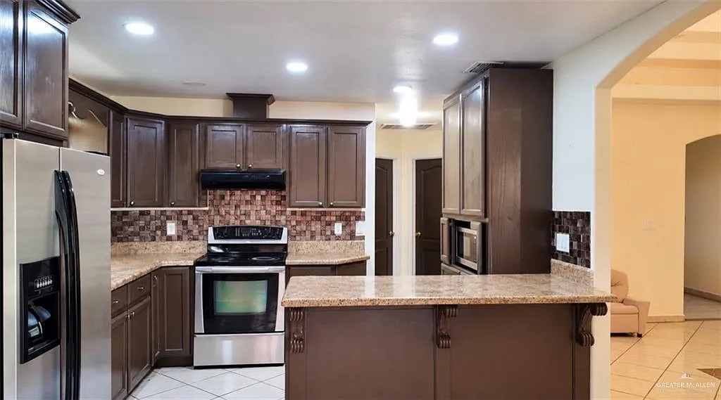 3 bed, 2.0 bath, 1432 sqft, $1,600 — Photo 3