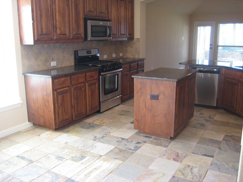 1st image of 827 Lake Grove Dr