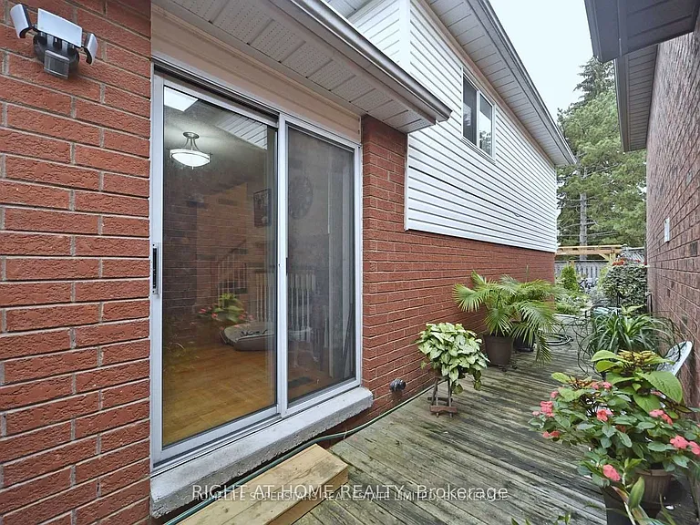 1434 Largo Cres — Photo 31