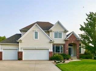 15436 Ridgemont Dr, Urbandale, IA 50323