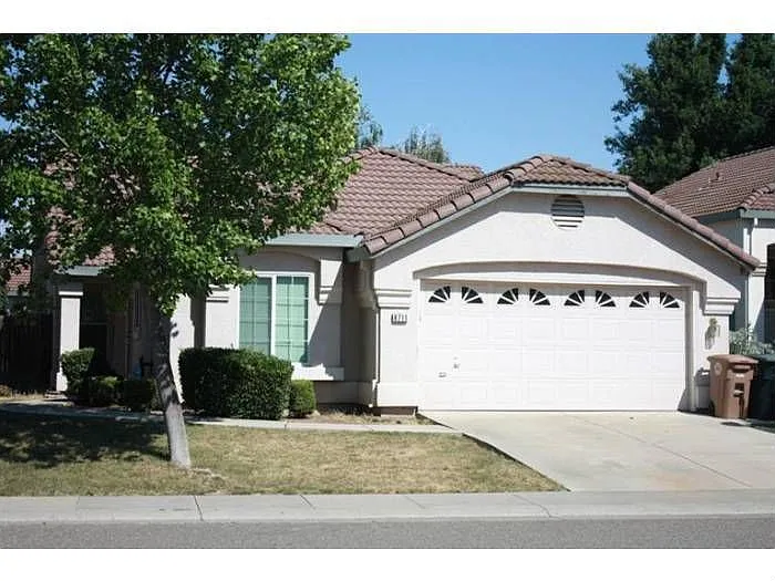 8711 Summer Pointe Dr photo 1