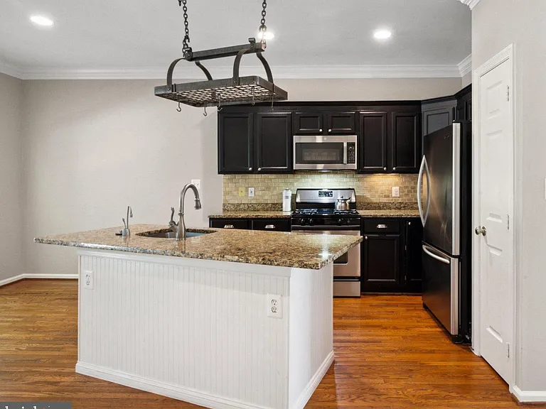 1319 Vintage Pl — Photo 3