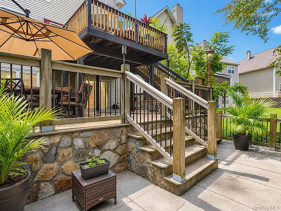5th image of 182 Benefield Boulevard