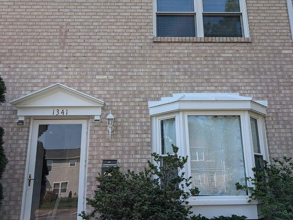 1341 Redbud Ct