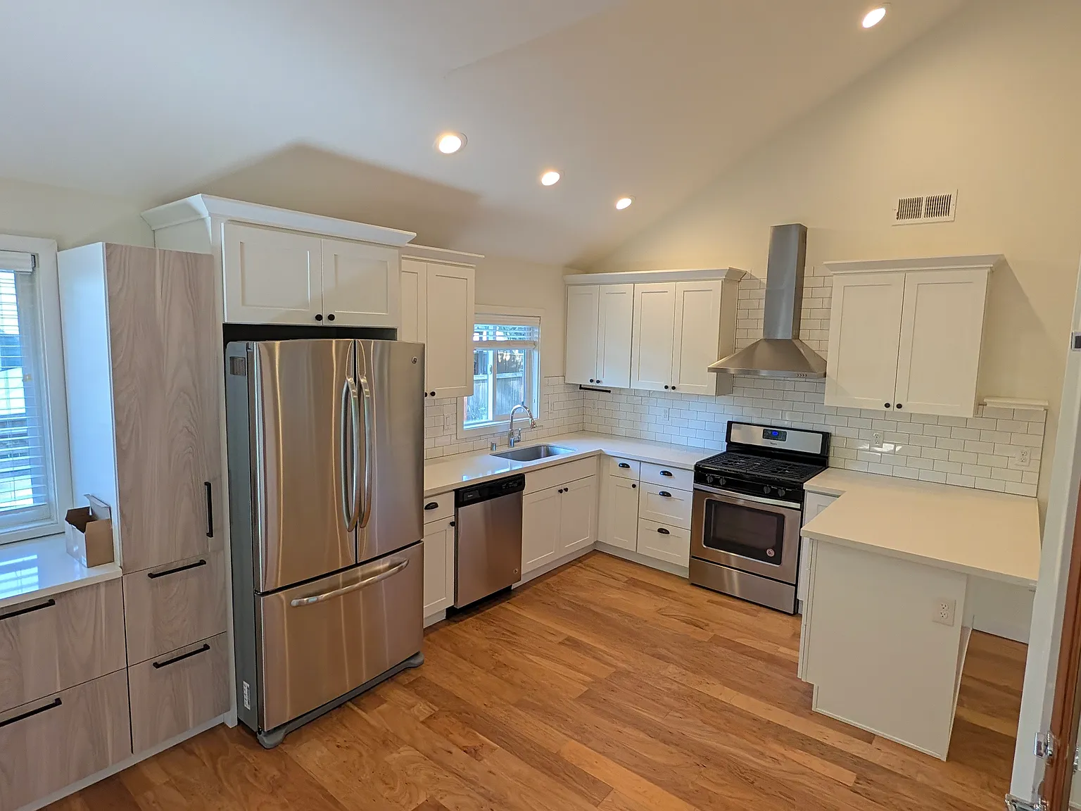 4 bed, 2740 sqft, $4,600 — Photo 2