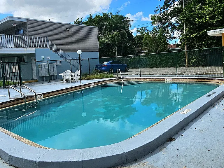 1505 Crescent Cir #B24 — Photo 12