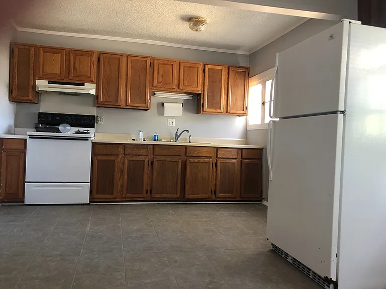 408 W Charlotte Ave — Photo 8