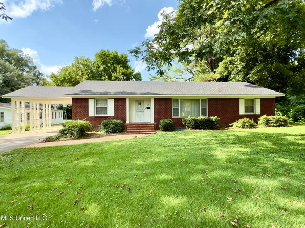 142 W Mason Ave, Holly Springs, MS 38635